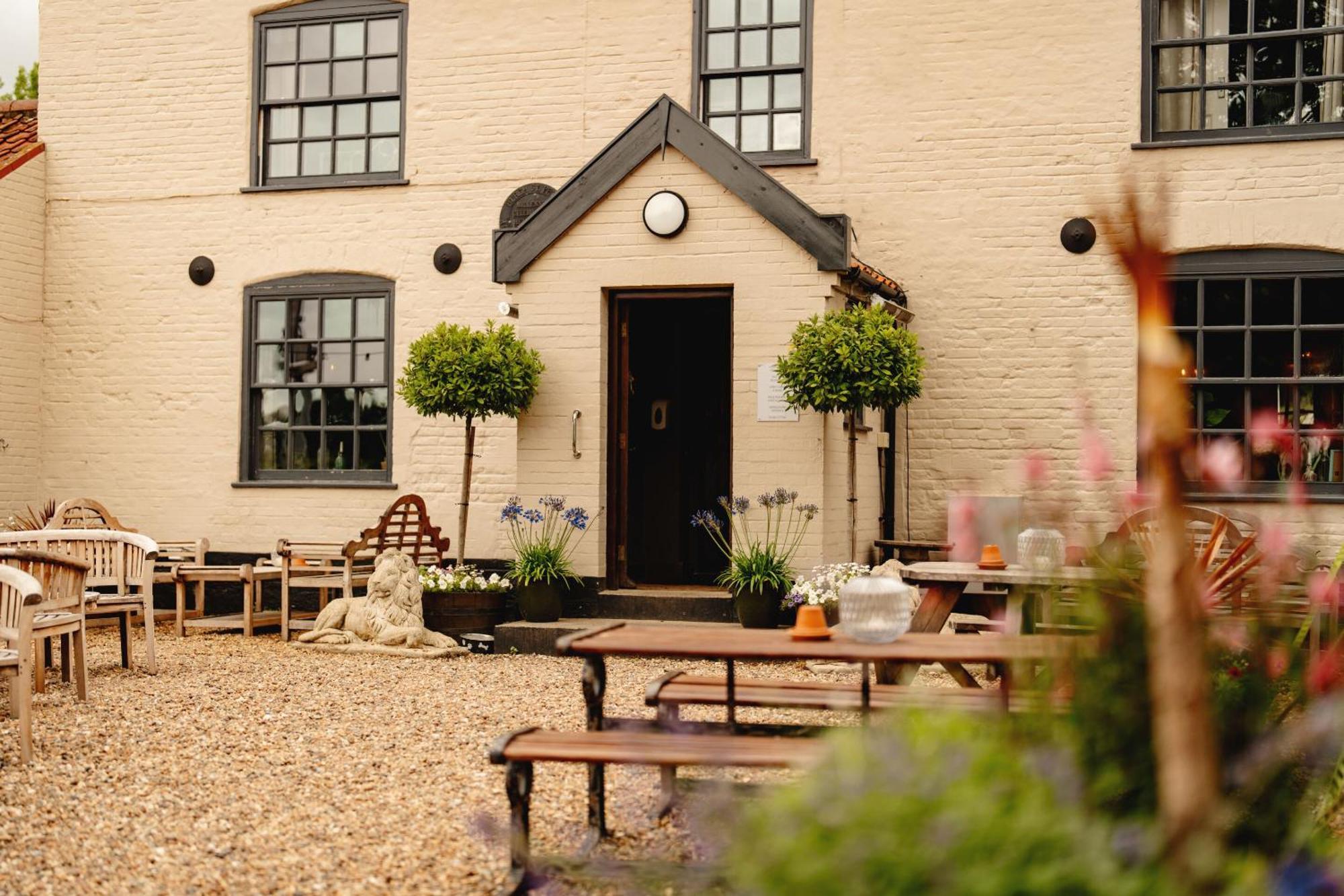 Отель Wheatacre White Lion Burgh Saint Peter Экстерьер фото