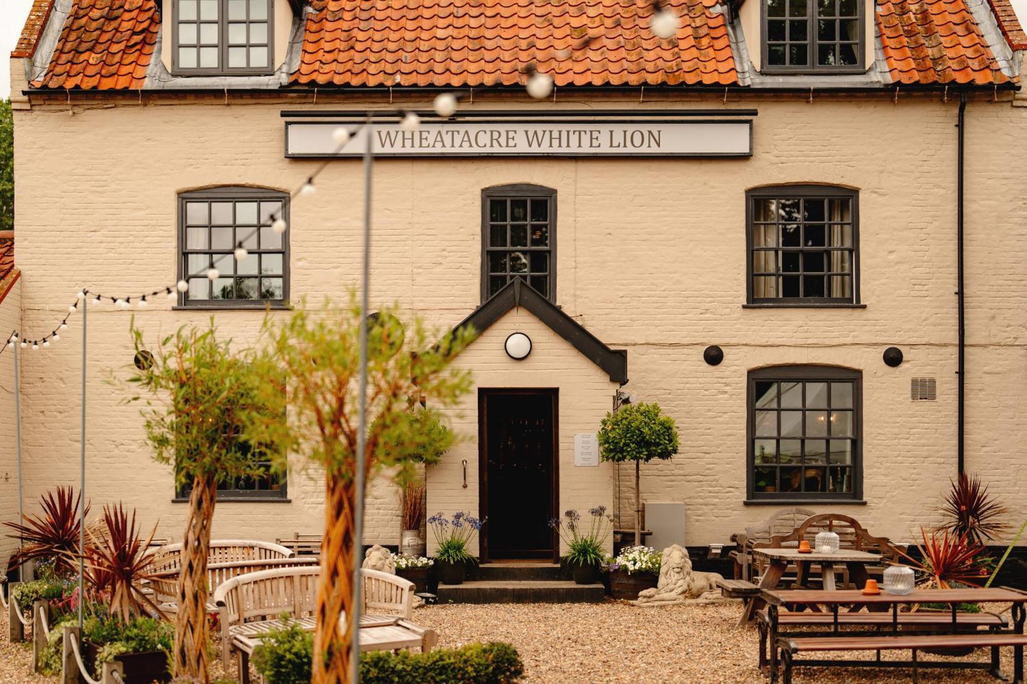 Отель Wheatacre White Lion Burgh Saint Peter Экстерьер фото